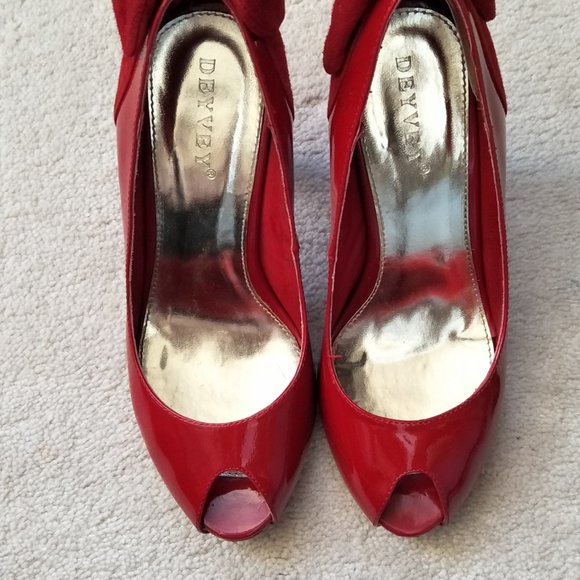 Red peep toe pumps - Picture 2 of 5